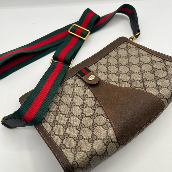 🔥Vintage Gucci Supreme canvas clutch with leather EUC🔥 - Picture 1 of 13
